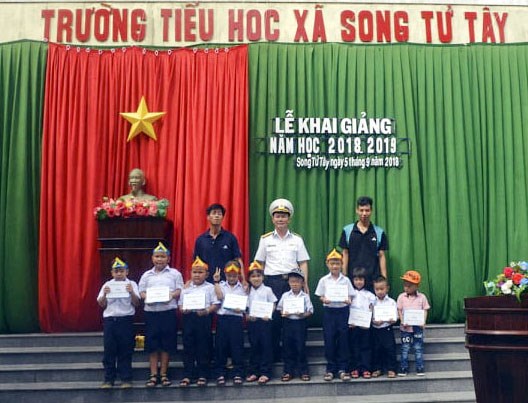 Không khí tựu trường tưng bừng khắp cả nước